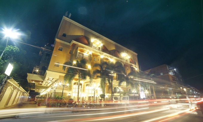 Naga Hotel | Villa Caceres Hotel