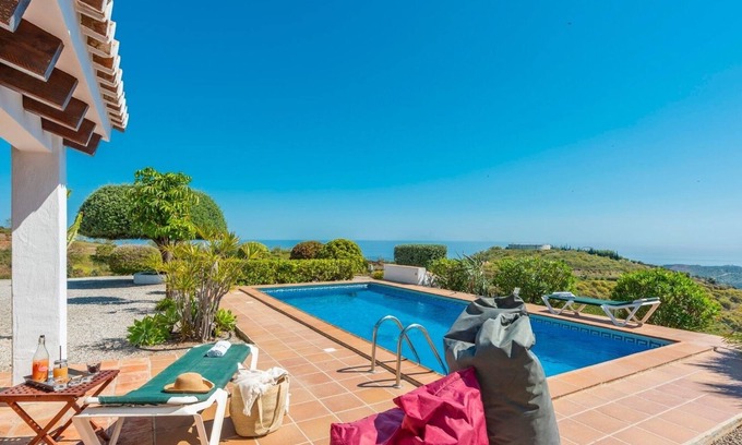 Cajiz Villa | Villa Cala Chica Cajiz by Ruralidays