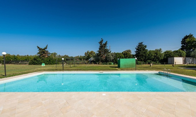 San Giovanni Suergiu Villa | Villa 'Camera 2' with Shared Pool, Wi-Fi and Air Conditioning