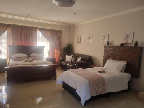 Jan Kempdorp Casa | Villa Caramia Guest Lodge
