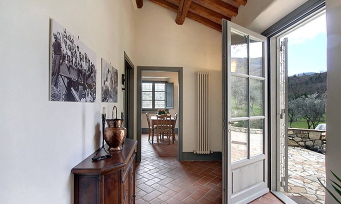 Calenzano Apartamento | Villa Casaglia 1 apartment with shared pool