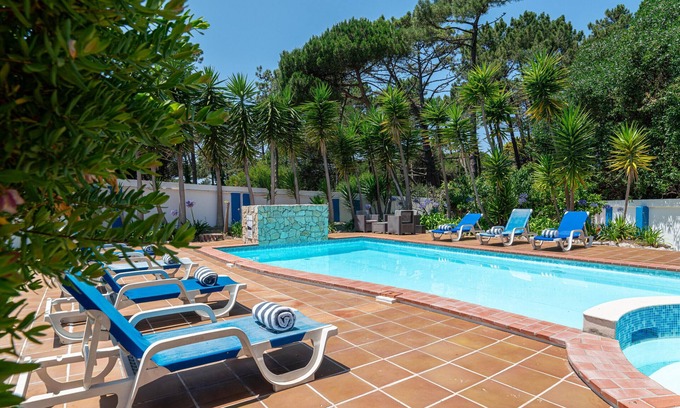 Colares Villa | Villa Cassandra - Cozy villa with swimming pool at a short distance to the ocean