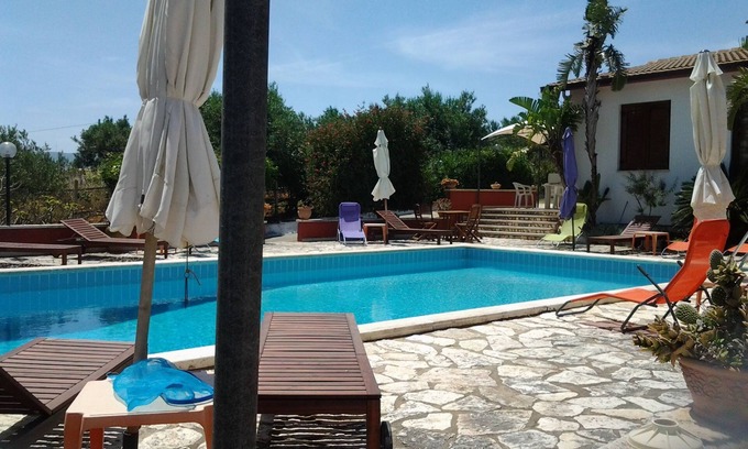 Partinico Apartamento | "VILLA CESCO" DEPENDIENTE / piscina / mar / golfo de Castellammare / cítricos / barbacoa
