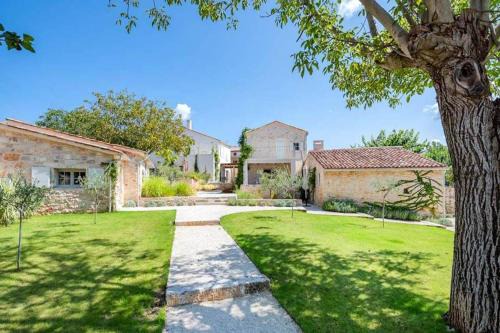 Radovani Villa | Villa Charlotte for 14 persons with 73m2 Pool in Central Istria - Daily Housekeeping & Breakfast Service