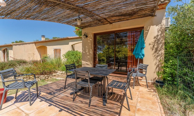 Sommieres Villa | Villa 'Chéri' con piscina compartida, Wi-Fi y aire acondicionado