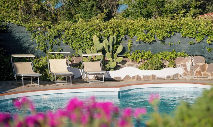 Arzachena Villa | villa con piscina privada de agua salada, costa smeralda,