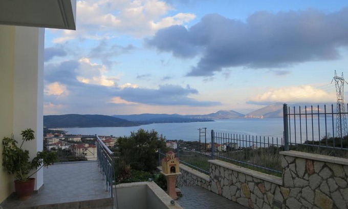 Kymi-Aliveri Apartamento | Villa Christine - Maisonettes with fireplace