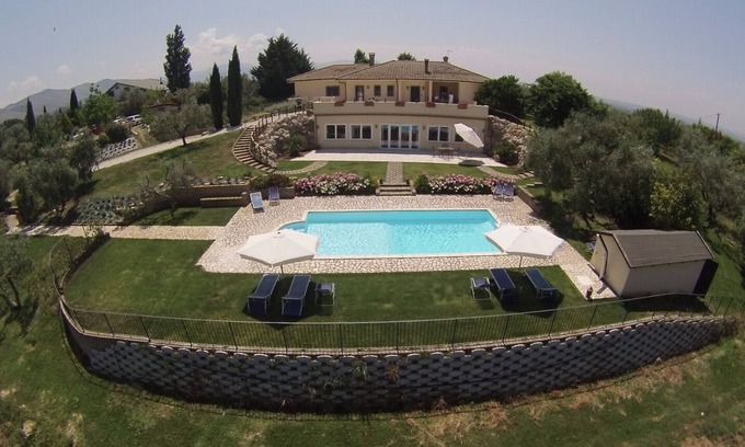 Fara in Sabina Apartamento | Apartamento en Villa con terraza y piscina