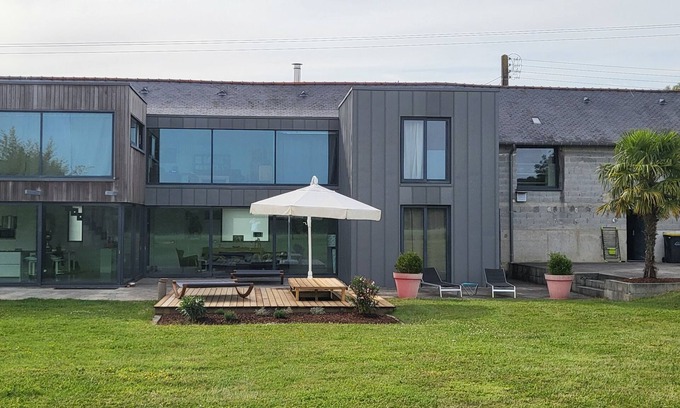Liffre Casa | VILLA COMBINES MODERNITY AND STONES. IDEAL FOR FAMILY OR WORK
