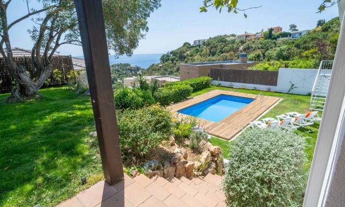 Tossa de Mar Villa | Playa privada, suite con chill out con vistas al mar. Piscina agua salina
