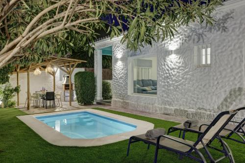 Torremolinos Villa | Villa Conchita By Seric,15´ walking to the beach