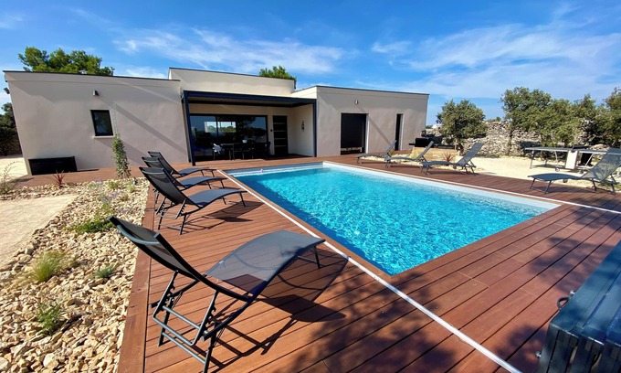 Les 3 Ponts Villa | Villa Contemporaine Piscine Privative Hauteurs de Nîmes Quartier Calme