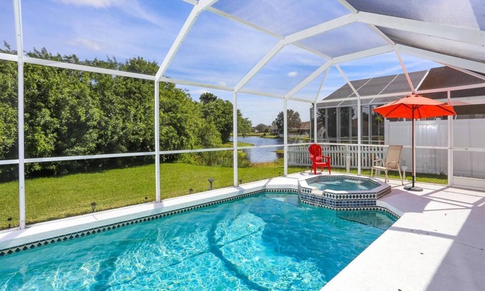 Sabal Harbour Villa | Moderna villa de 3 dormitorios piscina con vista al lago y spa
