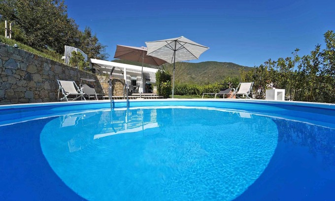 Beverino Casa | VILLA COSTA 5pax, charming cottage with private pool, A/C, BBQ near Cinque Terre