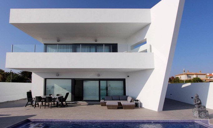 Conil de la Frontera Villa | Villa Costa Conil - Chalet moderno con piscina privada, cerca del centro y de la playa