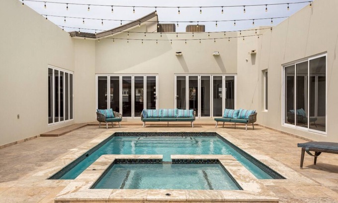 Gold Coast Villa | Villa Costa Esmeralda 6 BR 4.5 BA with pool sleeps 13