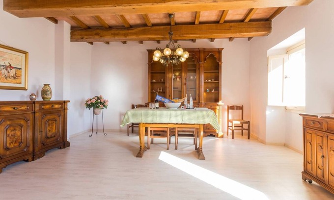 Sigillo Apartamento | Villa Costanzi: Comfy Apartment Below The Cucco
