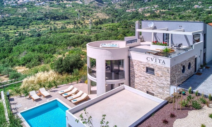 Klis Villa | VILLA CVITA 5-bedroom villa, heated pool, Jacuzzi