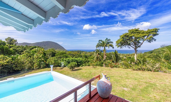 Deshaies Villa | Villa Cyann, en Deshaies, vista al mar, cerca de la playa Grande-Anse con jacuzzi