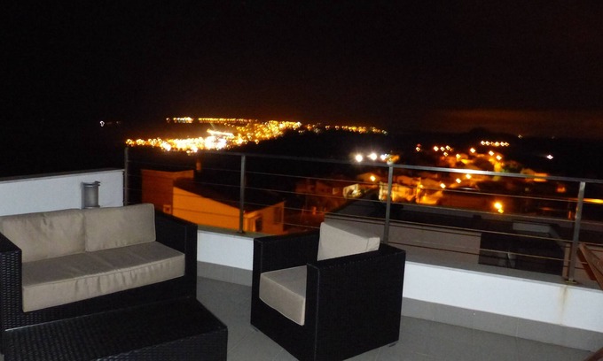 Famalicao Villa | Villa en las colinas, con vistas al mar, tranquila, buena exposición. terraza de 360 ​​°.
