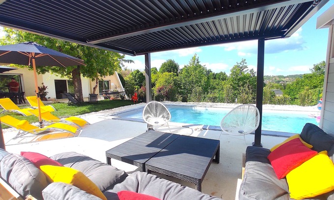 Sarlat-la-Caneda Villa | Villa d'Elsa 10-12 persons - heated pool - 500 m from the city center