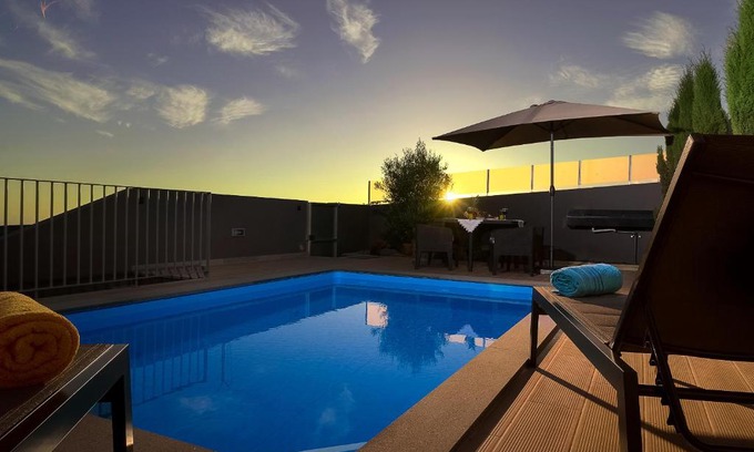 Arco da Calheta Villa | Villa da Silva (Heated Pool and Private Parking)