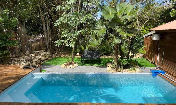 Le Moule Casa | Villa Dans Jardin Arboré, Piscine à Débordement, à 5 Minutes de la Plage et du
