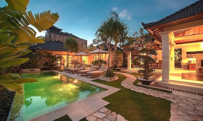 Sunset Road Villa | Villa Dayak Bali, un lujoso resort tropical en el corazón de Seminyak
