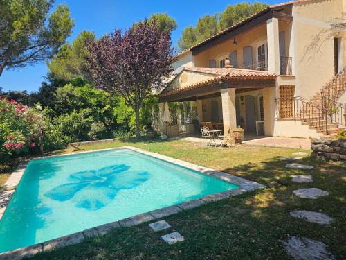 Salon-de-Provence Villa | Villa de 240 m2 au calme avec piscine