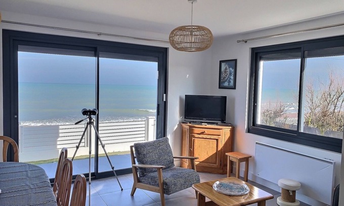Bernieres-sur-Mer Villa | Villa de la Plage, Front de mer