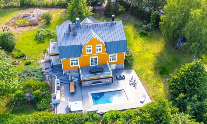 Degerby Casa | Villa Degerby - 5br Lux Manor w/Heated Pool & Spa