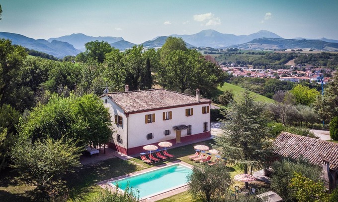 Pergola Villa | Villa dei Sapori piscina en las colinas de las Marcas, a 45 minutos de la costa del Adriático
