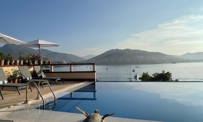 Zihuatanejo Hotel | Villa del Pescador