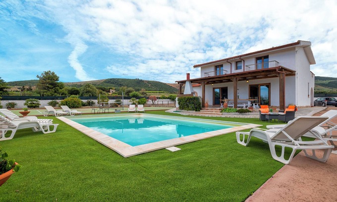 Sorso Villa | 'Villa Della Felicita'' con piscina privada, Wi-Fi y aire acondicionado