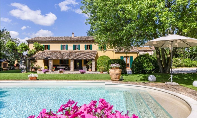 Novilara Villa | Villa delle Vigne, villa con gran jardín y piscina, cerca de la costa del Adriático