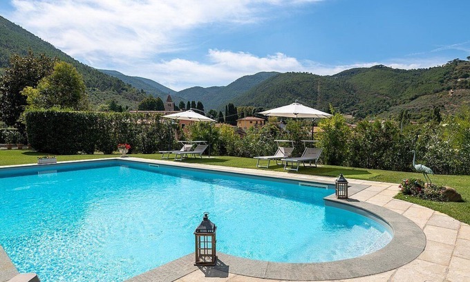 Vorno Casa | Villa delle Viole: An elegant and welcoming two-story apartment that is part of a villa immersed in a splendid landscape, in a lovely little hamlet, with Free WI-FI.