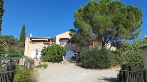 Aubais Cama Y Desayuno | Villa des masques