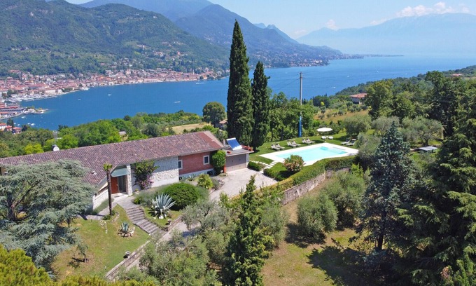 Cunettone-villa Villa | Villa con piscina privada e impresionantes vistas al lago en un gran parque privado, capacidad para 12 personas