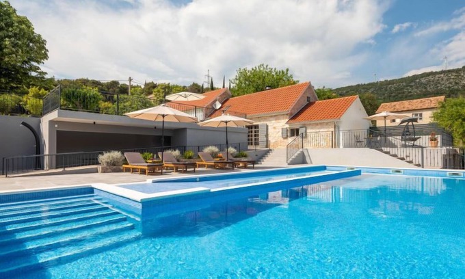 Sibenik Casa | Villa di Pietra by Interhome