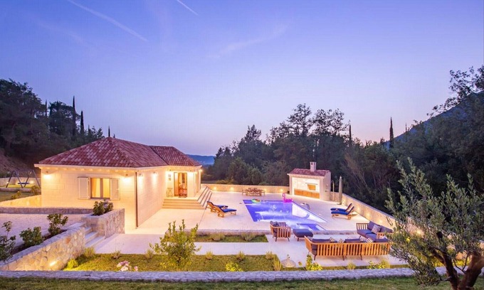 Ljuta Villa | Villa Doline - Villa de 2 dormitorios con piscina y parque infantil