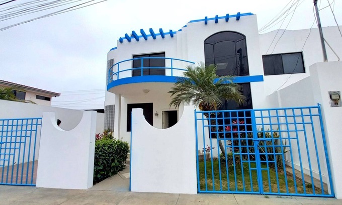 Salinas Villa | Excelente y limpia casa vacacional con seguridad las 24 horas del día