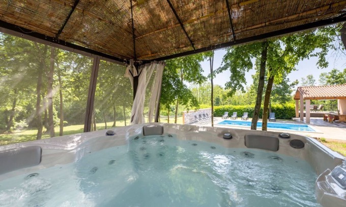 Zupanici Villa | Villa Eden Summary: V