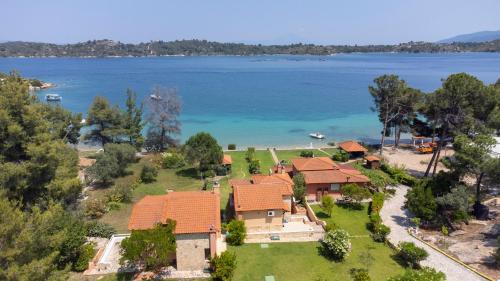 Sithonia Villa | Villa Egeo - Beachfront Paradise, Private Beach, Starlink, BBQ