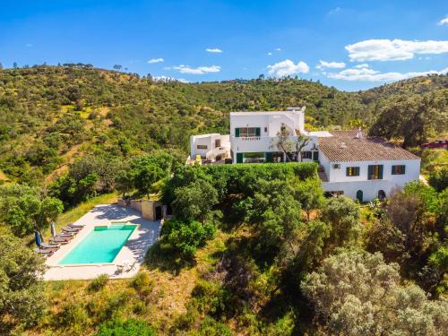 Corte Vidreiro Villa | Villa Eiras Altas Grande by Portucasa