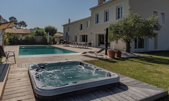 Ludon-Medoc Villa | Villa Eivissa : lujo en la ruta de los castillos 🍇🏡