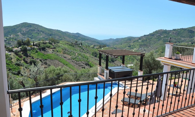 Cómpeta Cama Y Desayuno | Villa El Dorado B&B and Wellness