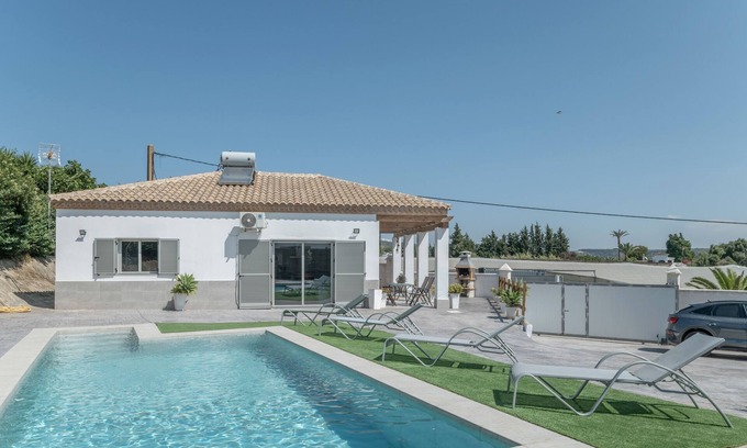 Barbate Casa | Villa 'El Olivar 1' con vistas a la montaña, Wi-Fi y aire acondicionado