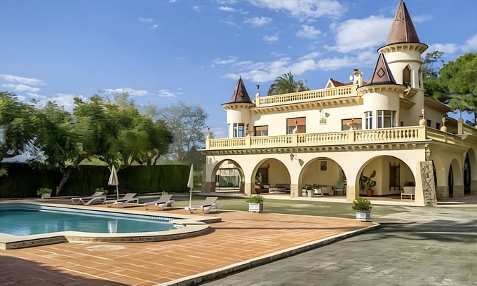 Denia Villa | Villa 'El Palacete' con vistas a la montaña, piscina privada y Wi-Fi