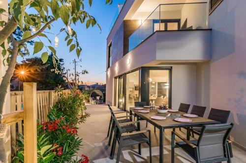 Fazana Villa | Villa Elena Deluxe mit Whirlpool und beheiztem Pool am Meer und wunderschönen Blick auf die Brijuni Inseln