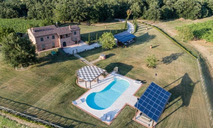 Marciano della Chiana Casa | Villa with private pool and stunning view in Val di Chiana